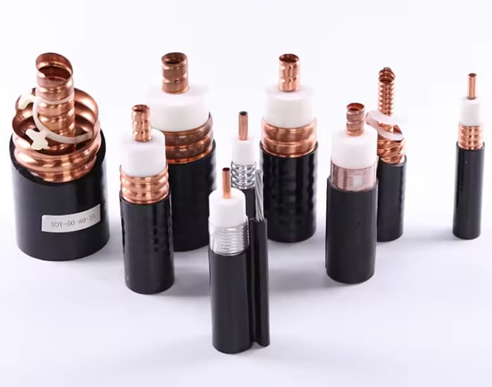 Leaky feeder Cable